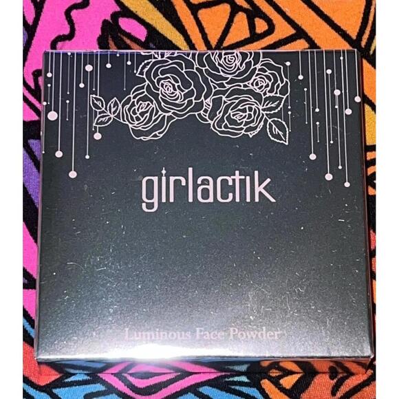 Girlactik LUMINOUS FACE POWDER - Medium - Picture 2 of 3